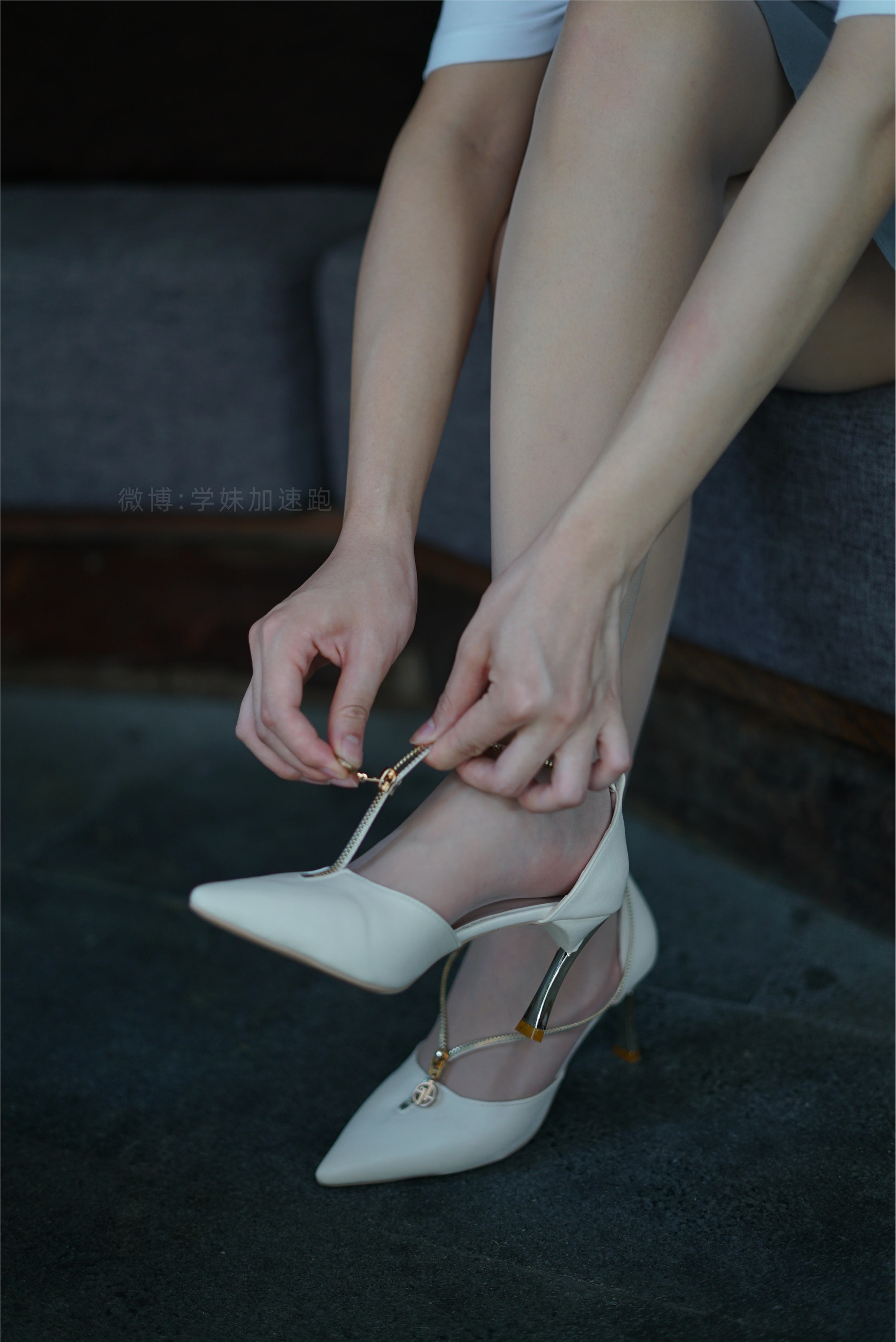 学妹加速跑 XM053《灰裙下的丝-玲玲》